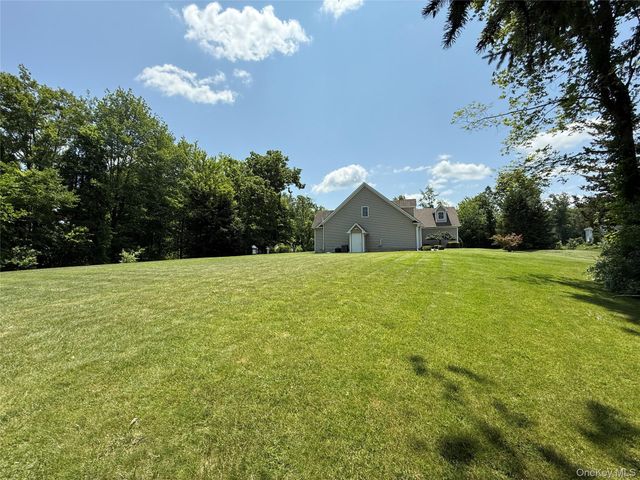 91 Caties Way, Hopewell Junction, NY 12533