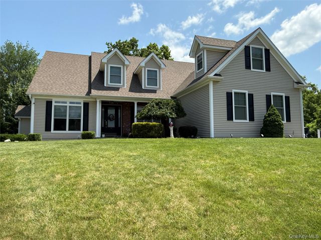 91 Caties Way, Hopewell Junction, NY 12533