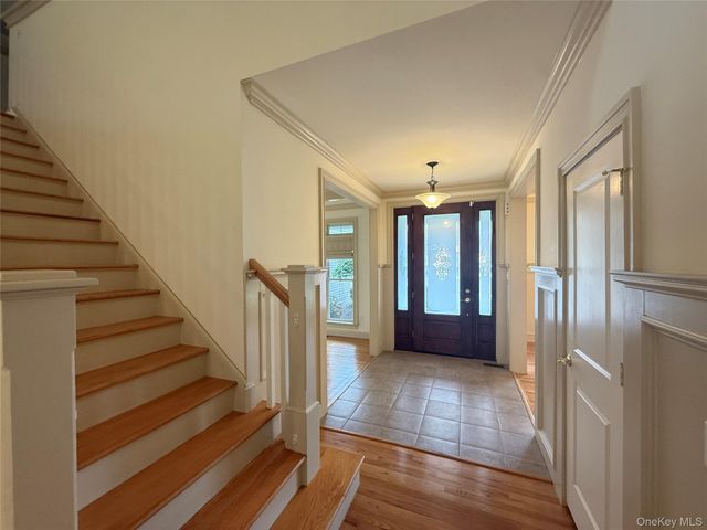 91 Caties Way, Hopewell Junction, NY 12533