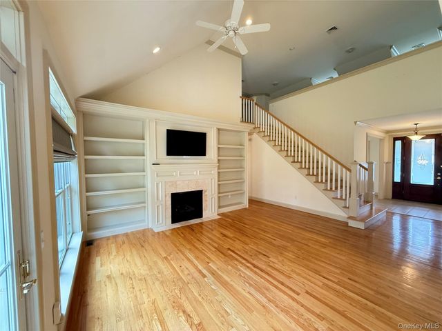 91 Caties Way, Hopewell Junction, NY 12533