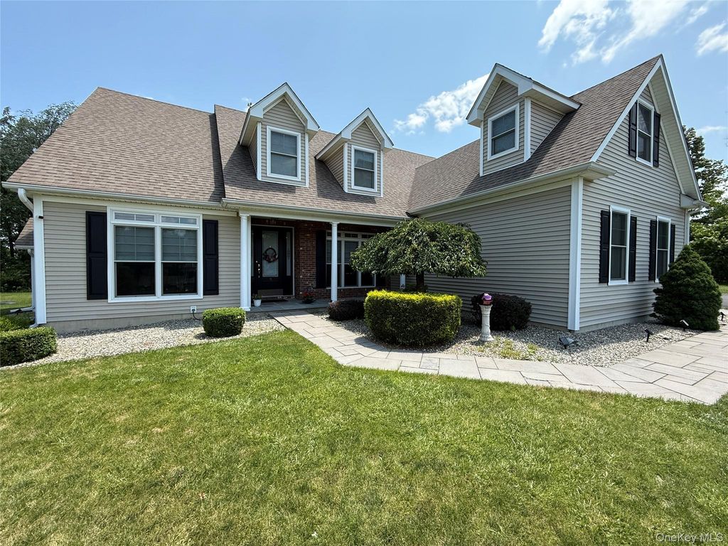 91 Caties Way, Hopewell Junction, NY 12533
