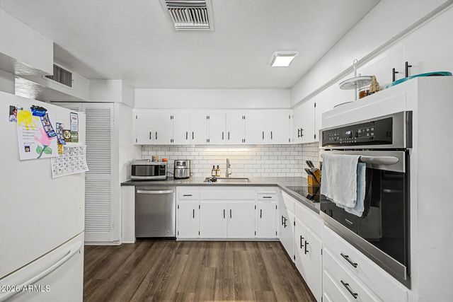 6107 W KEIM Drive, Glendale, AZ 85301