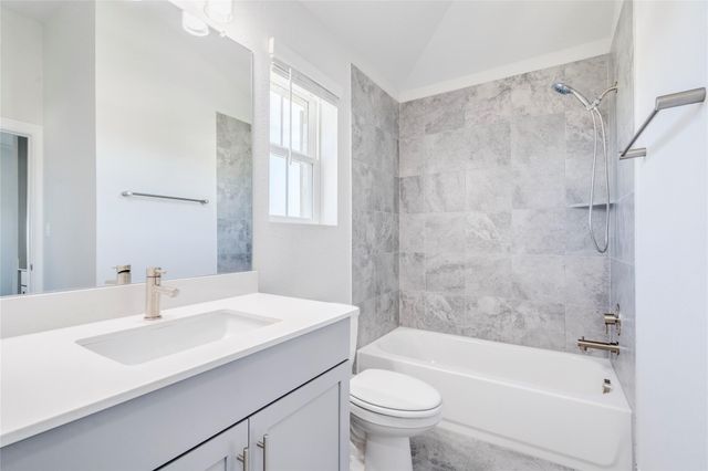 154 Bartlett Peak LN, Dripping Springs, TX 78620