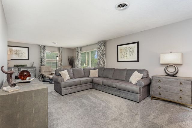 743 Summit Drive, Logan, OH 43138