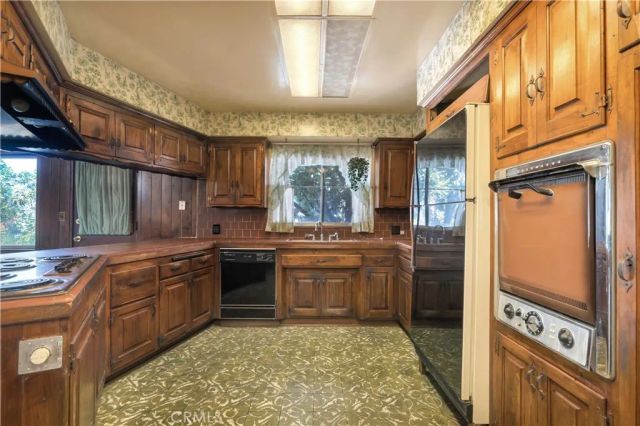 5346 Elvira Road, Woodland Hills, CA 91364