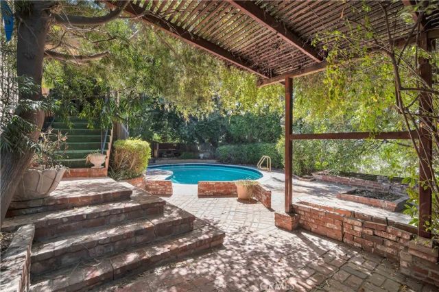 5346 Elvira Road, Woodland Hills, CA 91364