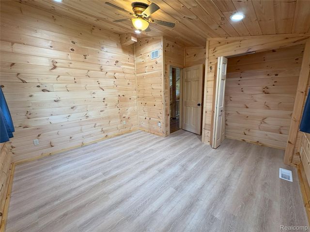 103 Arbutus Drive, Clam Lake Township, MI 49601