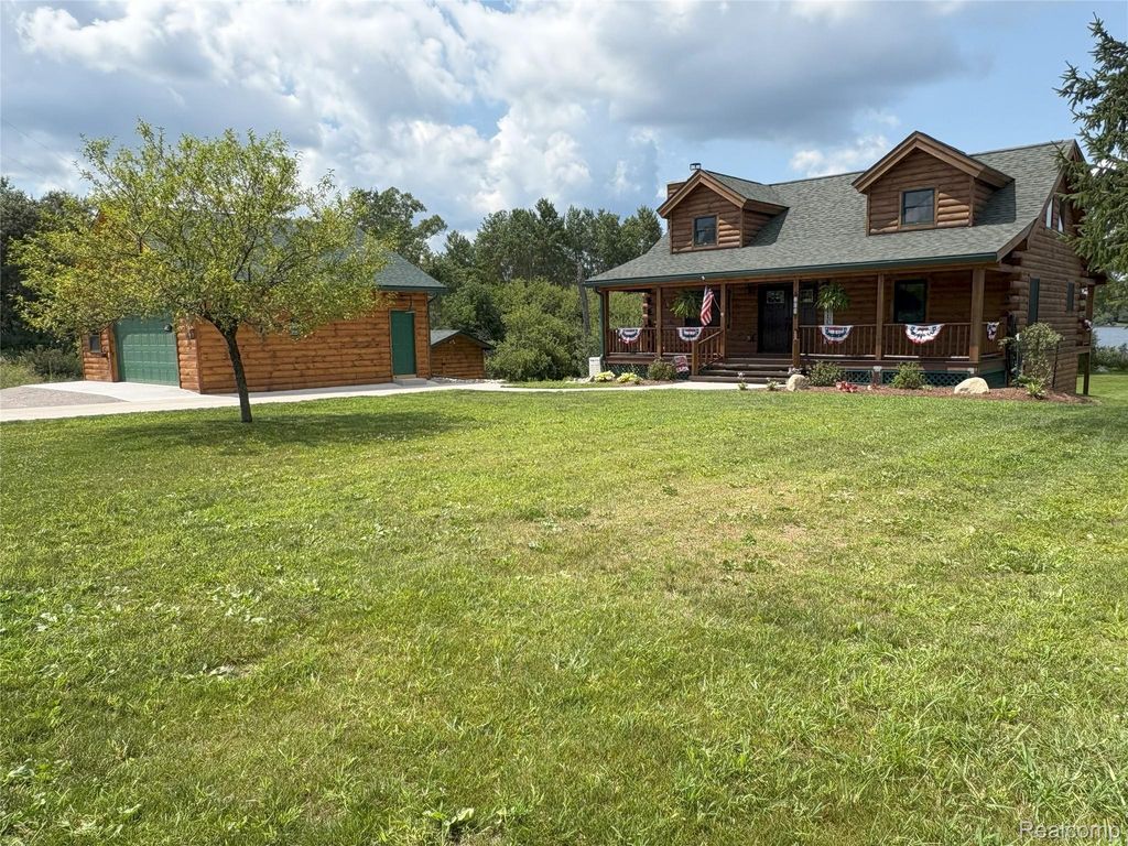 103 Arbutus Drive, Clam Lake Township, MI 49601