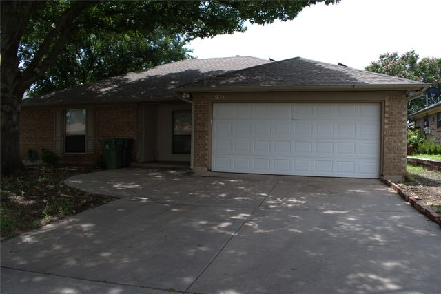 924 Thistle Ridge Lane, Arlington, TX 76017