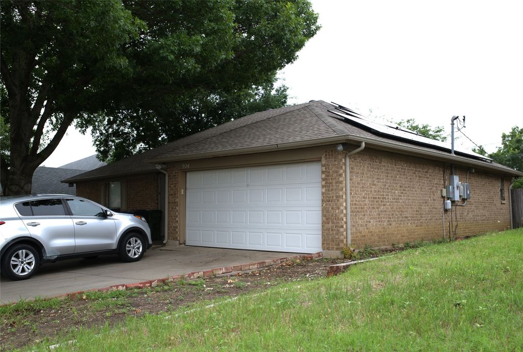 924 Thistle Ridge Lane, Arlington, TX 76017