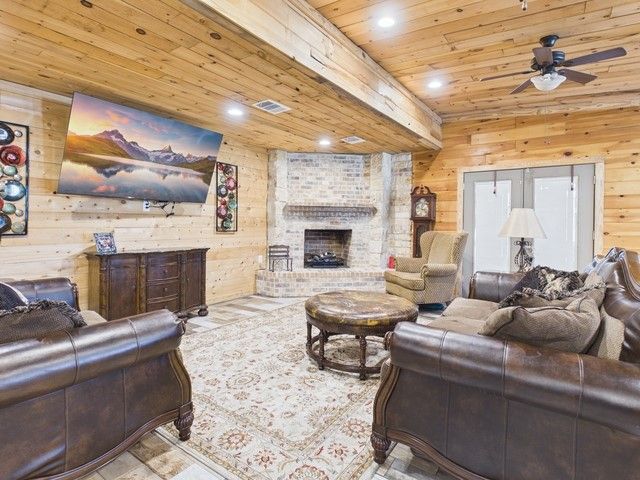 6421 CR 3715, Athens, TX 75752