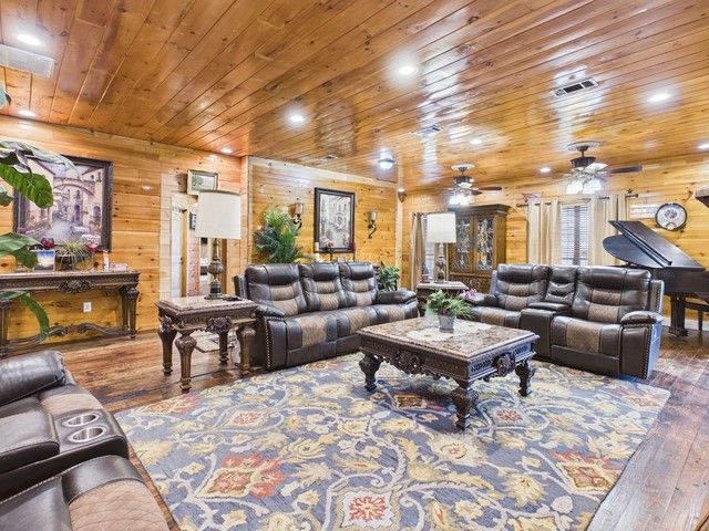 6421 CR 3715, Athens, TX 75752