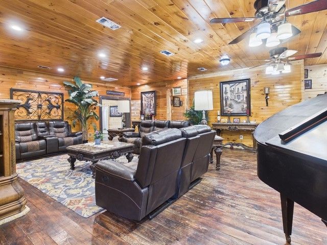 6421 CR 3715, Athens, TX 75752