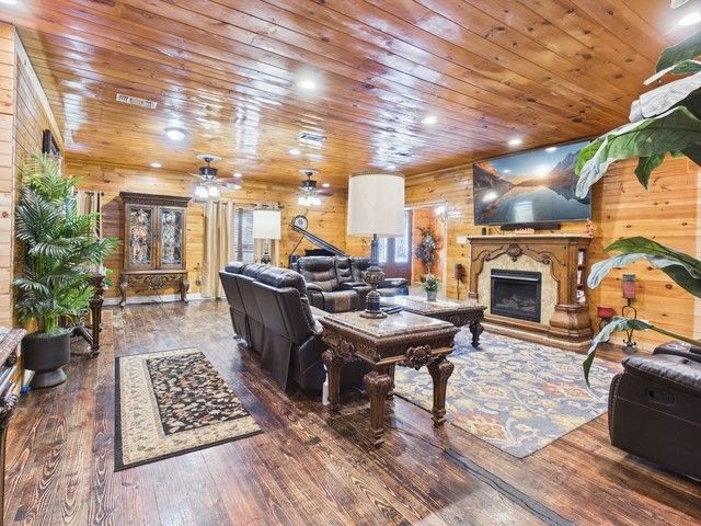 6421 CR 3715, Athens, TX 75752