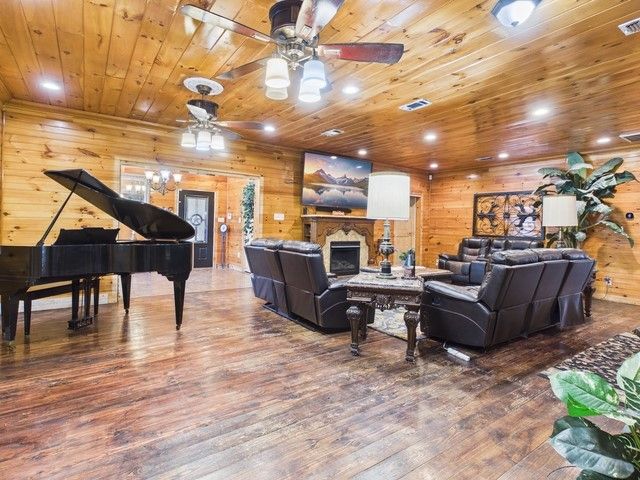 6421 CR 3715, Athens, TX 75752