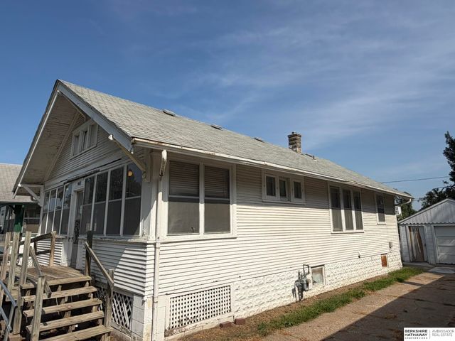2750 Camden Avenue, Omaha, NE 68111