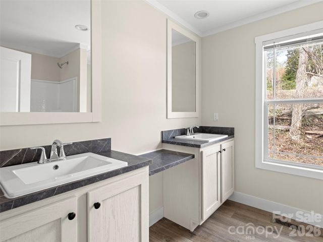 2095 Emmas Grove Road, Fairview, NC 28730