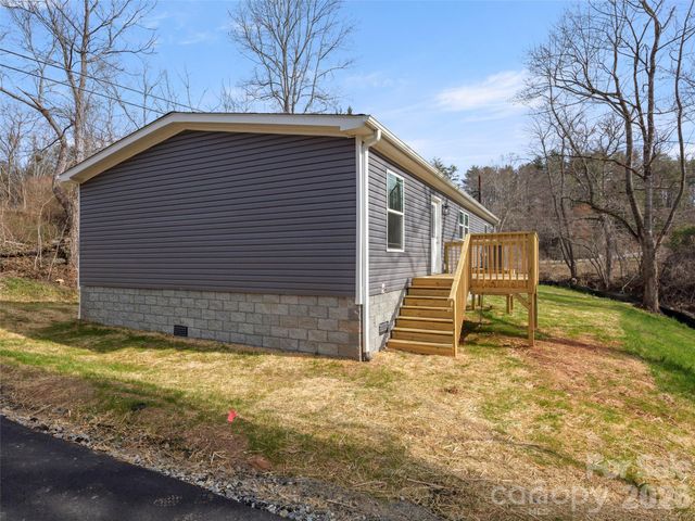 2095 Emmas Grove Road, Fairview, NC 28730