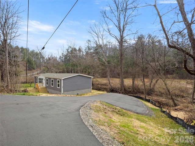 2095 Emmas Grove Road, Fairview, NC 28730