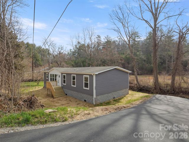 2095 Emmas Grove Road, Fairview, NC 28730