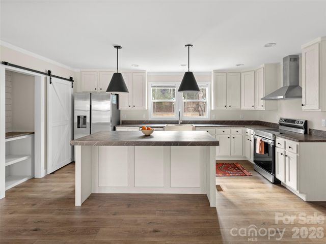 2095 Emmas Grove Road, Fairview, NC 28730