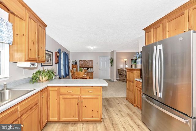 501 MACINTOSH DR, Falling Waters, WV 25419