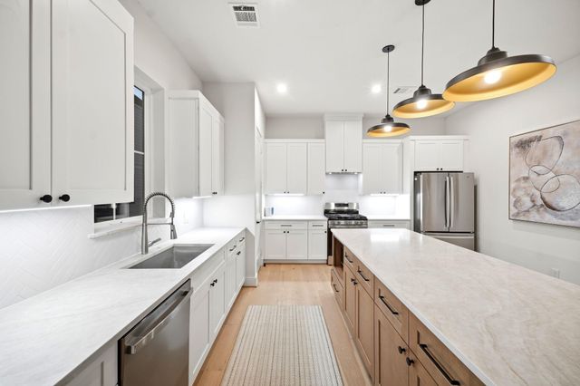 2212 Lou Ellen Lane B, Houston, TX 77018