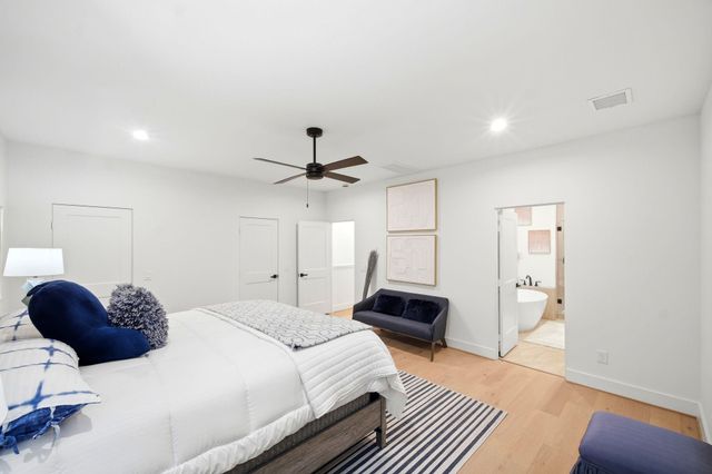 2212 Lou Ellen Lane B, Houston, TX 77018