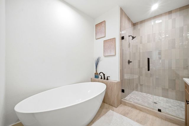 2212 Lou Ellen Lane B, Houston, TX 77018