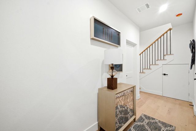 2212 Lou Ellen Lane B, Houston, TX 77018