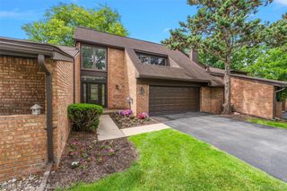 2141 Bordeaux Street, West Bloomfield Charter Township, MI 48323