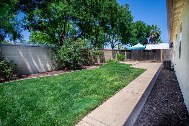 1126 Barrington Ln, Lincoln, CA 95648