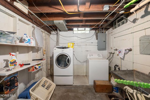 2601 Portsmouth Avenue, Toledo, OH 43613