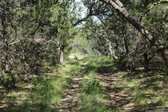 2221 W Ranch Rd 337, Leakey, TX 78873