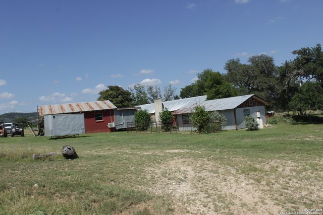 2221 W Ranch Rd 337, Leakey, TX 78873
