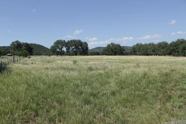 2221 W Ranch Rd 337, Leakey, TX 78873