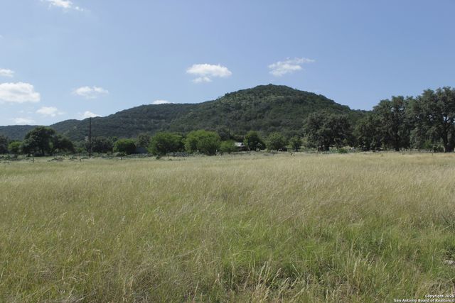 2221 W Ranch Rd 337, Leakey, TX 78873