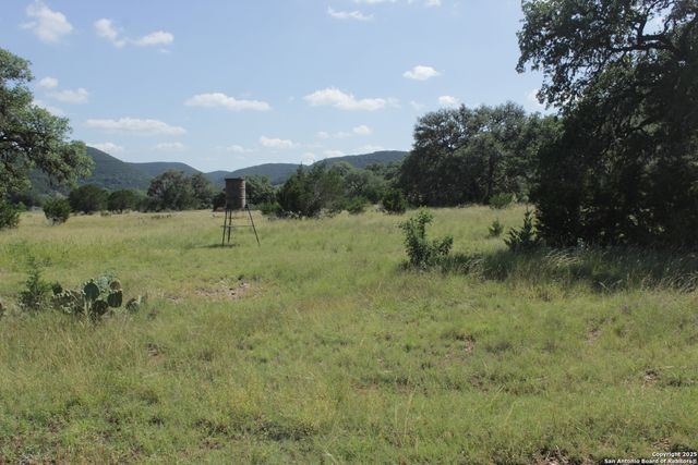 2221 W Ranch Rd 337, Leakey, TX 78873