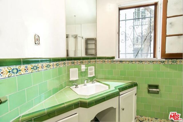 806 N Sweetzer Avenue, Los Angeles, CA 90069