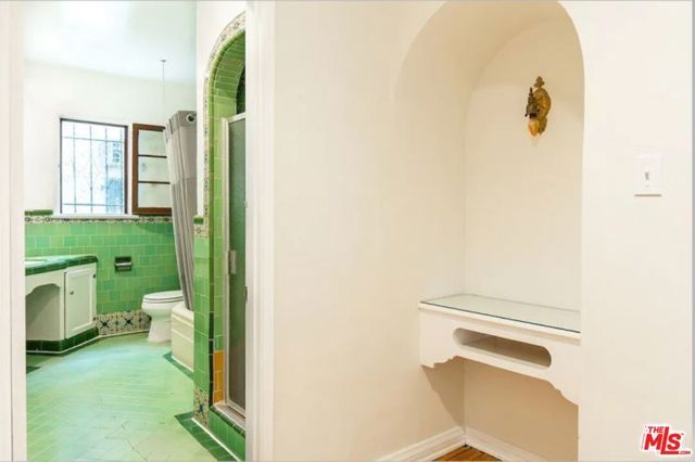 806 N Sweetzer Avenue, Los Angeles, CA 90069