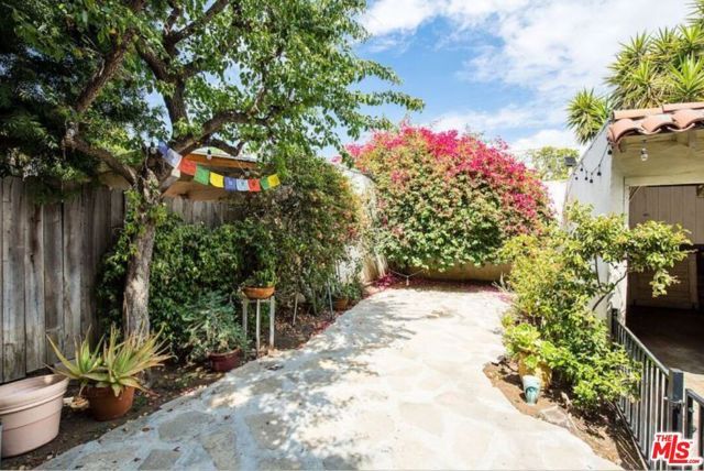 806 N Sweetzer Avenue, Los Angeles, CA 90069