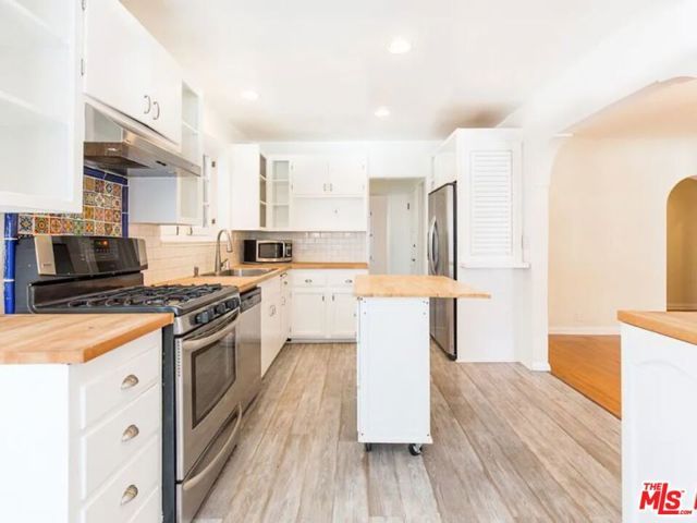 806 N Sweetzer Avenue, Los Angeles, CA 90069