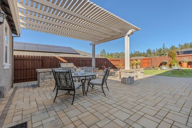 226 Ryans Ln, Grass Valley, CA 95945