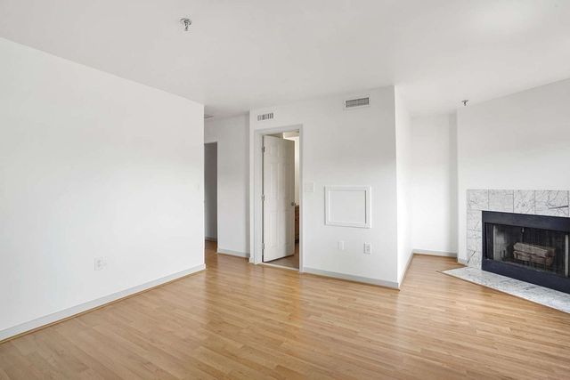 147 Kelton 712, Boston, MA 02134
