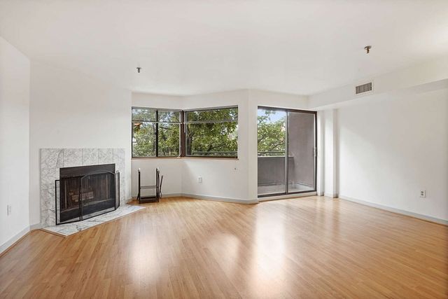 147 Kelton 712, Boston, MA 02134