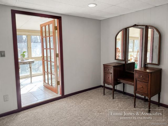 9552 Wayne Road, Livonia, MI 48150