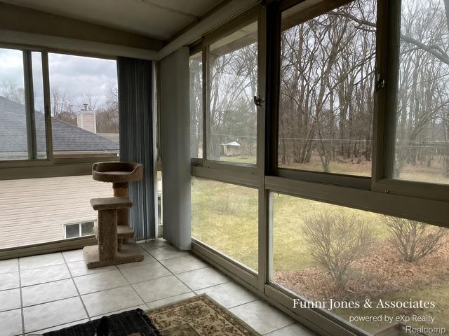 9552 Wayne Road, Livonia, MI 48150