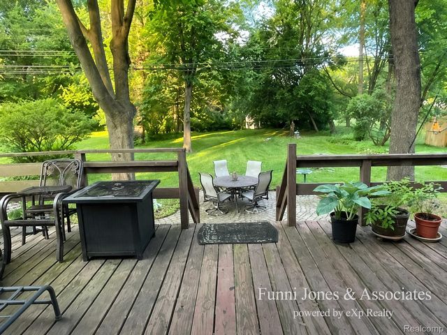 9552 Wayne Road, Livonia, MI 48150
