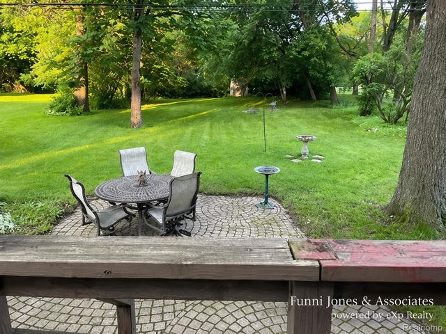 9552 Wayne Road, Livonia, MI 48150