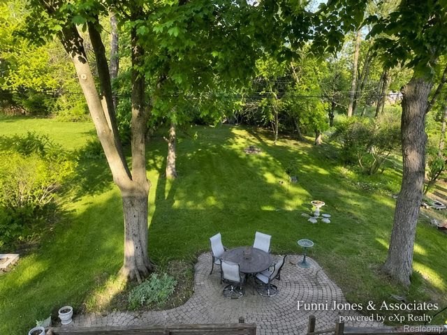 9552 Wayne Road, Livonia, MI 48150